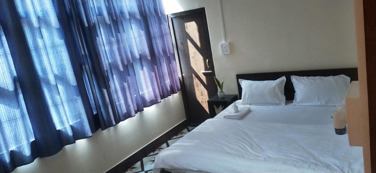 Oyo Thangal Hotel Imphal Exterior foto