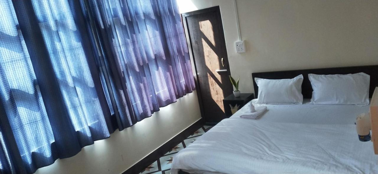 Oyo Thangal Hotel Imphal Exterior foto